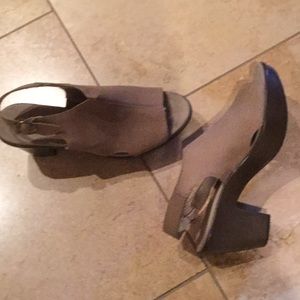 Munro stacked heel shoe